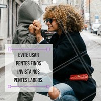 Os pentes largos são ideias para manter os fios, principalmente se for de madeira! #ahazou #crespodopoder #cabelocrespo #crespo #instabeauty #curls #curly