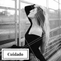 O calor de pranchas e secadores pode comprometer a durabilidade das extensões. O ideal, para que a temperatura alta dos aparelhos não derreta o ponto entre o cabelo natural e a mecha aplicada, é usar um aparelho feito de material delicado como resina e queratina por exemplo, e manter uma distância mínima de três dedos entre a junção e a chapinha. No caso do secador, o aconselhável é deixar pelo menos 15 centímetros entre o jato e o cabelo.