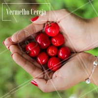 Nada como um esmalte vermelho cereja! Um clássico!