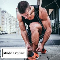Procure alguma atividade que seja diferente todos os dias. Diversifique modalidades, natação, circuito na areia, bike, corrida, treino funcional, musculação e assim vai.