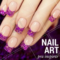Comece o fim de semana com as unhas feitas e cheias de brilho! #Unhas #Inspiração #NailArt