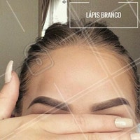 Dica para iluminar a sobrancelha: contorne-a com lápis branco. #Dica #Sobrancelha #Iluminar