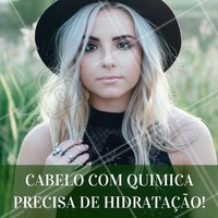 No caso de cabelos quimicamente tratados, a hidratação é de extrema importância! Isso pois a cutícula fica extremamente danificada e o fio acaba ficando poroso. Então, se você tem cabelo com algum tipo de química, lembre de hidratar os fios para compensar, mesmo que parcialmente, os danos causados por esses processos. #química #cabelo #hidratação