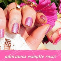 Delicado e feminino, um esmalte rosinha é opção ideal para passar a semana sem perder o charme. #Unha #Nails #Manicure #Ahazou