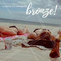 Em apenas um dia de exposição ao sol não se alcança a cor perfeita, é necessário paciência. Inicialmente, a exposição ao sol deve ser aos poucos, diariamente, por tempo pequeno, no começo da manhã ou final da tarde, com menor agressão dos raios solares, e é claro, com muito protetor solar. #protetorsolar #bronzeado #amo #saúde #estéticacorporal