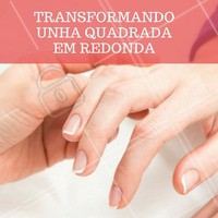 Posicione o alicate na borda lateral do topo da unha e corte de acordo com o movimento natural. É indicado que as unhas estejam longas e o corte não pode chegar aos cantos dos dedos, correndo o risco de encravar. Por fim, passe a lixa em um único sentido, horizontalmente, até eliminar as pontinhas que ainda estejam retas e sua unha arredondada estará pronta. #Unha #Manicure #Esmalte