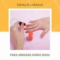 Esmalte laranja é sucesso em passarelas de moda e entre famosas. Aposte nesta cor para um visual mais alegre e divertido! #Unha #Manicure #Esmalte