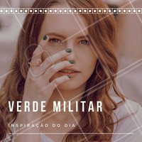Já agendou o horário para fazer as unhas essa semana? Que tal apostar no verde militar que está em alta? #unhas #verdemilitar #horário #inspiração