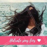 Se tem algo que á longo prazo faz toda diferença é a hidratação! Depois de ter passado por uma química forte, seu cabelo pode acabar quebradiço e sem brilho, nada como uma boa hidratação para resolver isso! Nas primeiras vezes pode ser que você note diferença apenas no dia, mas parece que passado algum tempo o seu cabelo vai se restaurando e recuperando seu brilho natural! Você pode fazer uma vez por semana, a cada 15 dias ou até uma vez por mês, depende da necessidade dos seus cabelos, converse com um de nossos profissionais. #químicacapilar #cabelo #pósquímica #tratamento