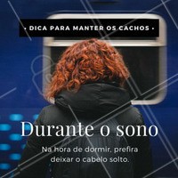 Uma boa opção também para não amassar os cachos na hora de dormir, é jogar os cabelos para cima e deitar com a nuca encostada no travesseiro.
#ahazou #cachosperfeitos #cachos