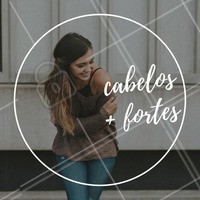 Para manter os cabelos fortes e evitar a queda, se liga nestas dicas: aposte nas técnicas No e Low Poo, pois produtos mais naturais e com menos substâncias nocivas às saúde capilar irá ajudar a proteger os seus fios; massageie o couro cabeludo, o estimulo do fluxo sanguíneo ajuda a mantê-lo oxigenado e bem nutrido; trate com Aloe Vera; evite água quente e pare de se estressar. #cabelos #saúde #dicas