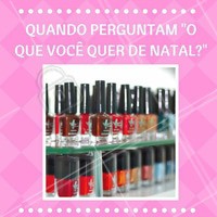 Só isso mesmo! 🤷 Quem também queria um presente assim de Natal? #natal #fimdeano #unhas #esmalte #ahazou #unhasdenatal #nailsdone