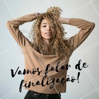 Finalização para cabelos cacheados é o toque especial para sair arrasando e exibindo-os! Aqui vão dicas para te ajudar a finalizar: Condicionador e pente, é um sucesso! Aplique o produto e penteie, assim seus fios já vão sair desembaraçadinhos e não será necessário ficar passando pente o tempo todo correndo o risco de quebrar e assanhar. Outra dica, é lembrar que quantidade não é qualidade, então evite passar muito produto, para não pesar nos fios e deixa-los sem vida, opte por produtos específicos, como por exemplo a gelatina capilar!
#cabeloscrespos #ahazou #cuidados #finalização #enrolados