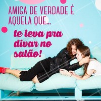 Amiga que é amiga te acompanha no salão e ainda tira várias selfies com você! 💇 Marca aqui nos comentários aquela sua amiga que é bem assim 😍 #amizade #ahazou #cabelo #salaodebeleza #manicure #amiga