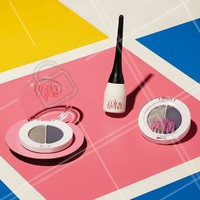 Abaixa que tiro! Com cores e produtos incríveis, AVON ColorTrend tá de cara nova. Capricha no olhão com Sombra Duo Céu Azul e finaliza com um delineado fino e preciso com o Delineador Líquido de longa duração. Já mandou um ‘Oi, Sumida’ pra sua revendedora? <3 #EaiTaPronta? #ahazouavon #colortrend #ahazou #maquiagem #makeup #maquiagemavon
#PraCegoVer Em um fundo quadriculado em rosa, azul, amarelo e branco, vemos alguns produtos da nova AVON ColorTrend. O Delineador Líquido Preto e Duo de Sombras na cor Céu Azul.