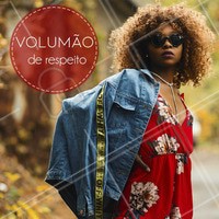 Depois de utilizar os cremes e óleos de sua preferência, seque seu cabelo com secador de baixo para cima. Quando seco, você também pode esticar um pouquinho as mechas para deixar seus cachos mais soltos e compridos. Além disso, usar o pente garfo na raiz faz toda a diferença para deixar seu cabelo super volumoso! #cachos #cacheada #finalização #dica #ahazou