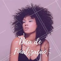 Além de usar os óleos e o leave-in, há alguns produtos que podem auxiliar na definição dos seus cachos, assim como dar mais brilho e volume. Nesse caso, você pode usar mousses, géis e gelatina. #cachos #ahazou #ahazoucabelo #cacheada #finalização