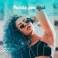 Cabelos coloridos ficam bom tanto nos lisos como nos cacheados. Para deixar o visual mais moderno escolha deixar as pontas mais claras. #cabeloazul #ahazou #cacheado #mulher #moda #tendencia #estilo