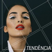 O delineado branco apareceu na maquiagem do desfile de primavera-verão 2018 e se tornou tendência de beleza no verão europeu. O traço tem que ser marcado e bem puxado para fora. Vai apostar nessa moda? #maquiagem #ahazou #make #tendencia #desfiles #moda #beleza