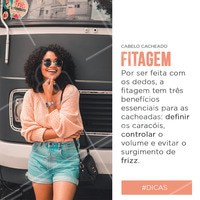 Como fazer a fitagem?
1°: depois do banho, com os fios ainda úmidos, divida o cabelo em 4 partes.
2° : Aplique um pouco de creme de pentear em uma das mechas (comece sempre pela parte de baixo do cabelo) e penteie os cabelos com os dedos, separando-o como fitas.
3° : distribua o creme para pentear por toda a extensão da mecha usando os dedos como pente. Faça movimentos firmes, como se estivessem alisando o cabelo. Ao terminar, você verá que a mecha se dividiu em três fitas.
4° : amasse as fitas com as mãos em direção à raiz. Nesse momento você já conseguirá ver que seus cachos estão bem mais modelados, pois cada fita vai dar origem a um cachinho.
5° : repita o procedimento em todo o cabelo e depois deixe secar naturalmente.
Pronto! agora é só sair e arrasar com seus cachos divos ♥
#ahazou #fitagem #cachos #cabelocacheado #cacheadas