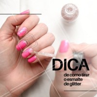 Eles são lindos mas na hora de tirar dão o maior trabalhão, não é mesmo? Sabia que se você deixar o algodão com removedor de esmalte e tampar com um pedaço de papel alumínio o esmalte sai mais fácil? Dica boa e prática! #manicure #ahazou #dica #esmalte