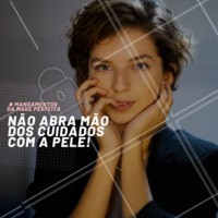 A falta de cuidados específicos com a pele interfere (e muito) no resultado da make. Se a base abriu demais, ou até durou menos, é sinal de que sua pele precisa de cuidados especiais. Se você não retira todo resíduo de maquiagem da pele, a tendência é que seus poros fiquem entupidos e aparentes, acabando com a durabilidade e aspecto saudável da maquiagem. Por isso, crie o hábito de higienizar seu rosto com produtinhos diurnos e noturnos e limpar a pele antes de começar a make. 😉 #dicasmaquiagem #ahazoumake #dicasbeleza