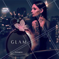 Ouse ir além com Glam, uma assinatura olfativa sofisticada e irreverente. Conheça a nova fragrância floral frutal da Mahogany. #Mahogany #AhazouMahogany #Glam