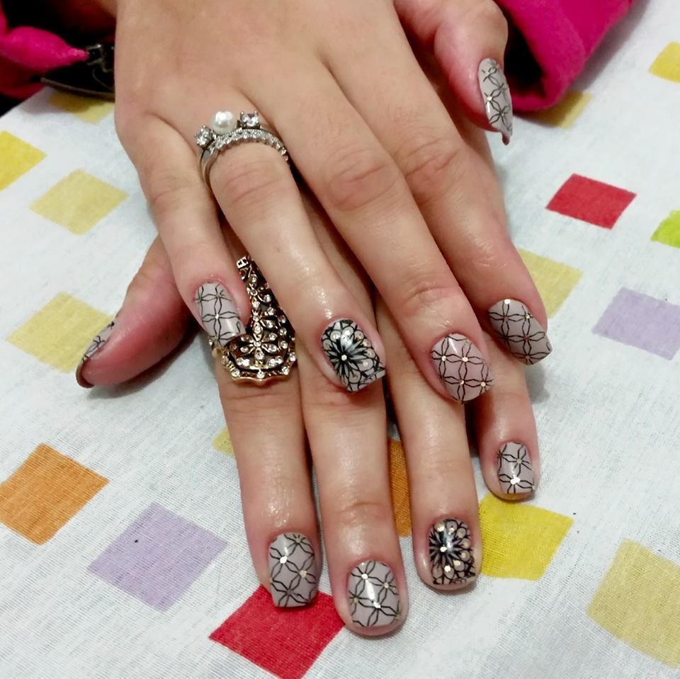 Unhas Decoradas Unhas Esmaltada + Carimbada e colação de Glitter 1 á 1.  unha manicure e pedicure