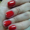 Vermelho intensoApós cortar,lixar,cutilar,passei base e na sequência duas demãos do esmalte Gabrielle da colorama.extra brilho finaliza.