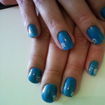 Azul delicado com florzinhaApós, cortar,lixar,e cutilar,passei  duas demãos do esmalte azul royal da impala,e no canto superior de cada unha delicada florzinha feita com esmalte pétala branca,da colorama.extra brilho finaliza este trabalho.