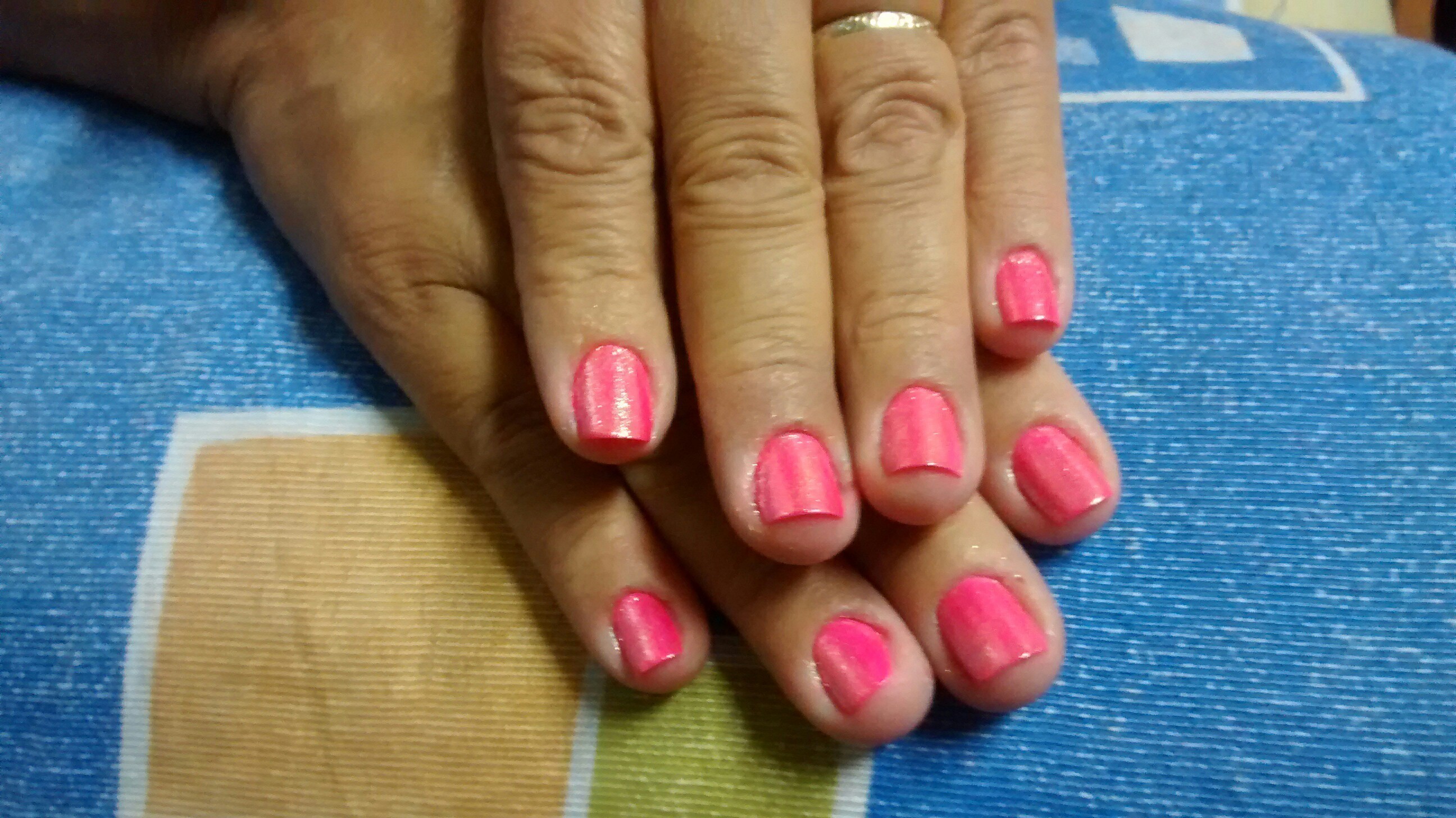Rosa pink incrível Após, cortar,lixar e cutilar,passei base fortalecedora da risque, e na sequência, duas demãos do esmalte rosa-pink,da Anita.Na finalização, uma demão do 
esmalte Dancers,da Nati. manicure e pedicure recepcionista secretário(a)