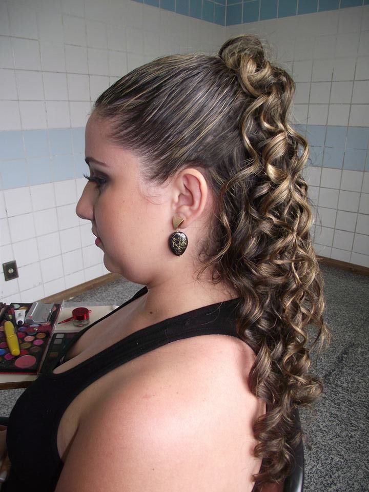 Penteado lindo para a noivinha! noivinha, casamento, madrinha, festa, noiva cabelo  maquiador(a)