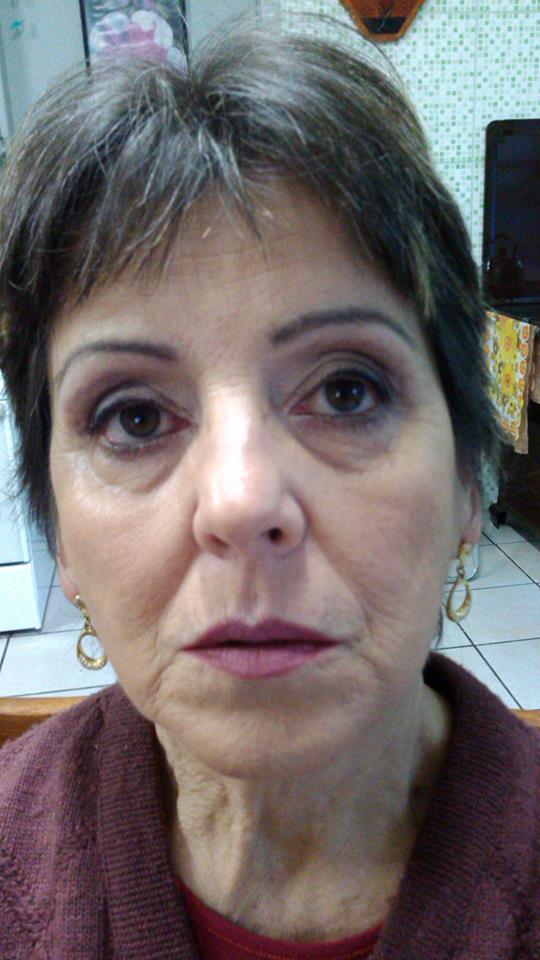 Pele madura maquiador(a) designer de sobrancelhas