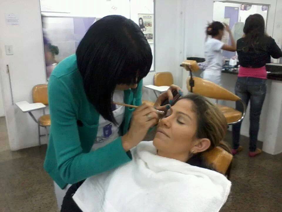 maquiagem consultor(a) em imagem designer de sobrancelhas maquiador(a) manicure e pedicure depilador(a)