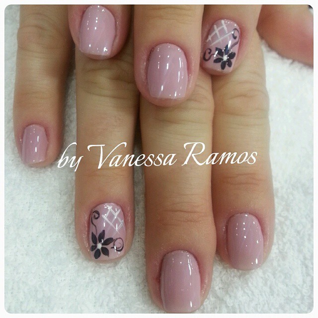 decorada estilo floral, rosa e preto, delicada, dia-a-dia unhas  manicure e pedicure