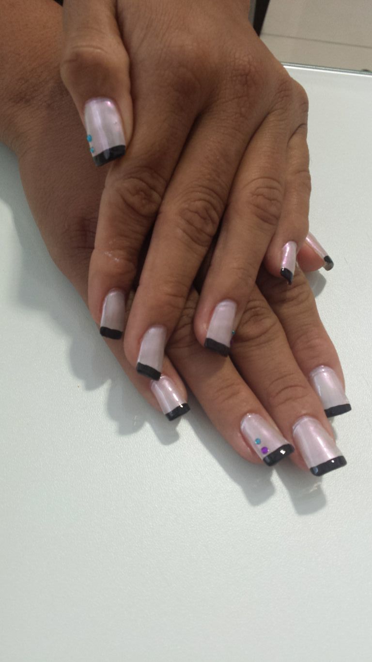 francesinha preta, branco espelhado unhas  manicure e pedicure