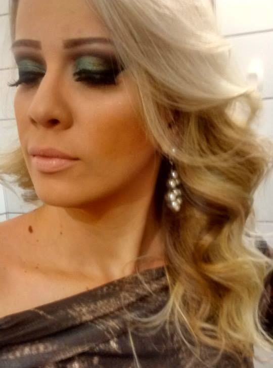 Maquiagem para festas verde esmeralda! Técnica:CUT CREASE, côncavo marcado! maquiador(a)
