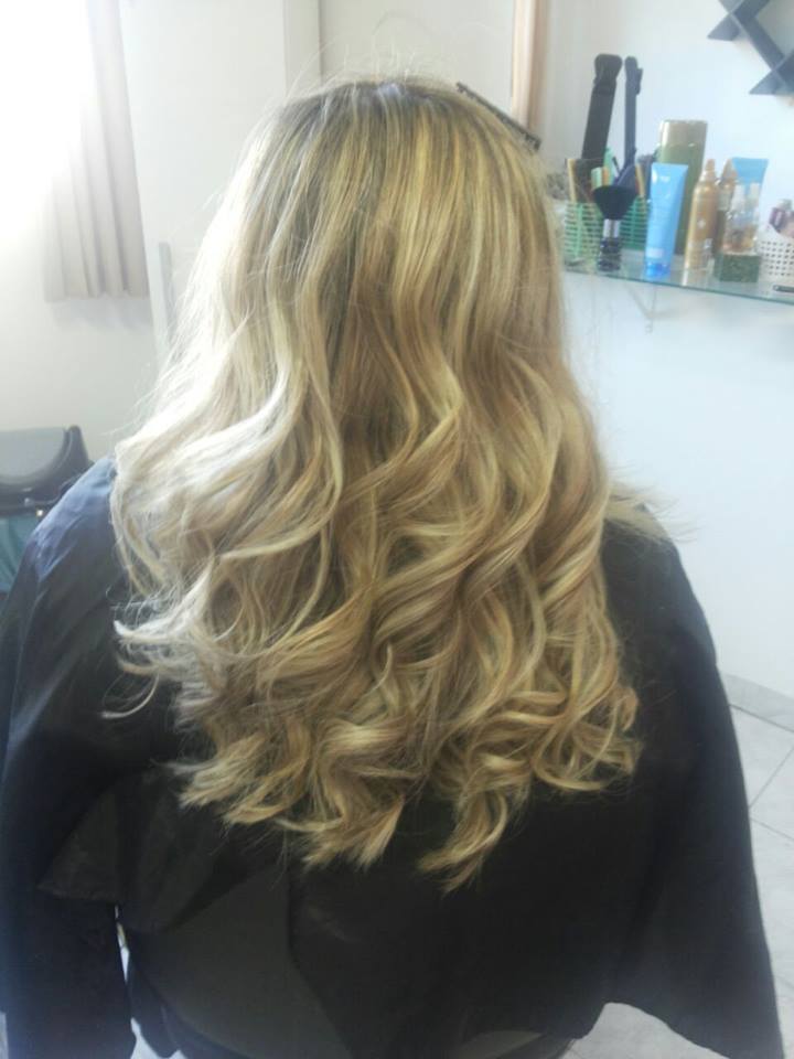 Luzes Cabelo feito luzes, no papel e finalizado com babyliss. cabeleireiro(a)