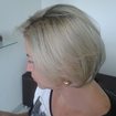 LuzesCabelo com  luzes feitas na touca, onde a opção da cliente era ficar platinada, mas com a raiz no tom natural!