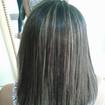 luzes na toucaescovei o cabelo puxei as mecha média e descolori depois tonalizei com 12.01 porém por se tratar de um cabelo tingido ficou mai acobreado,hidratei e escovei...