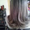 luzes prateadas e corte repicadoluzes na touca ,depois fiz um corte com camadas ,hidratação e escova...
