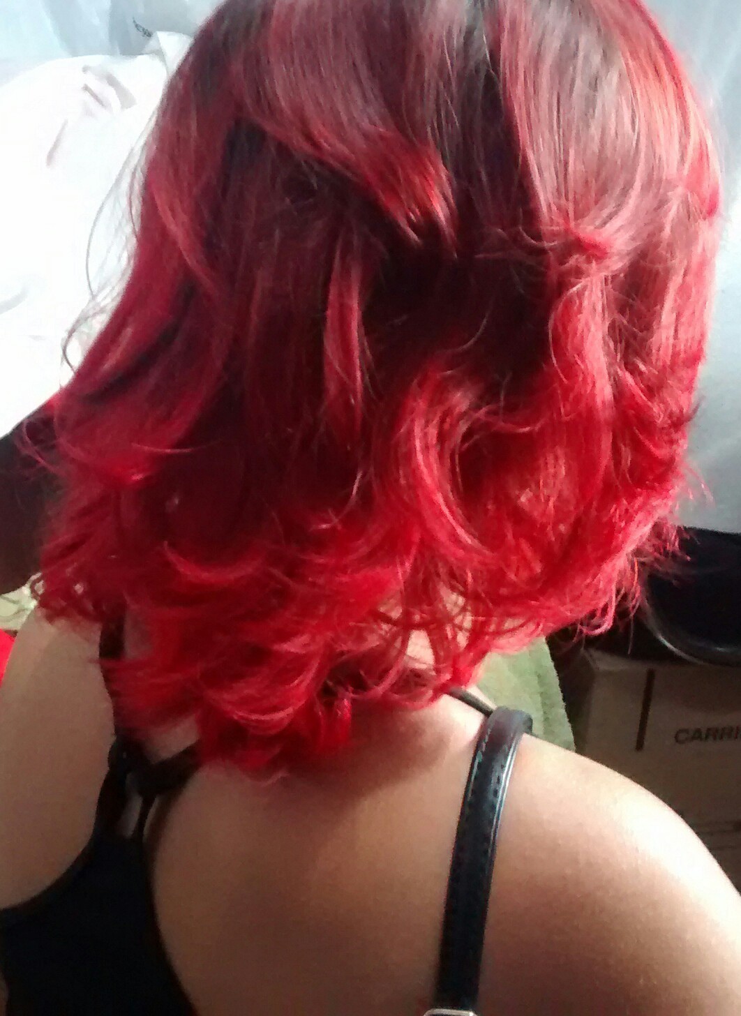 Vermelho incendiado cabeleireiro(a)