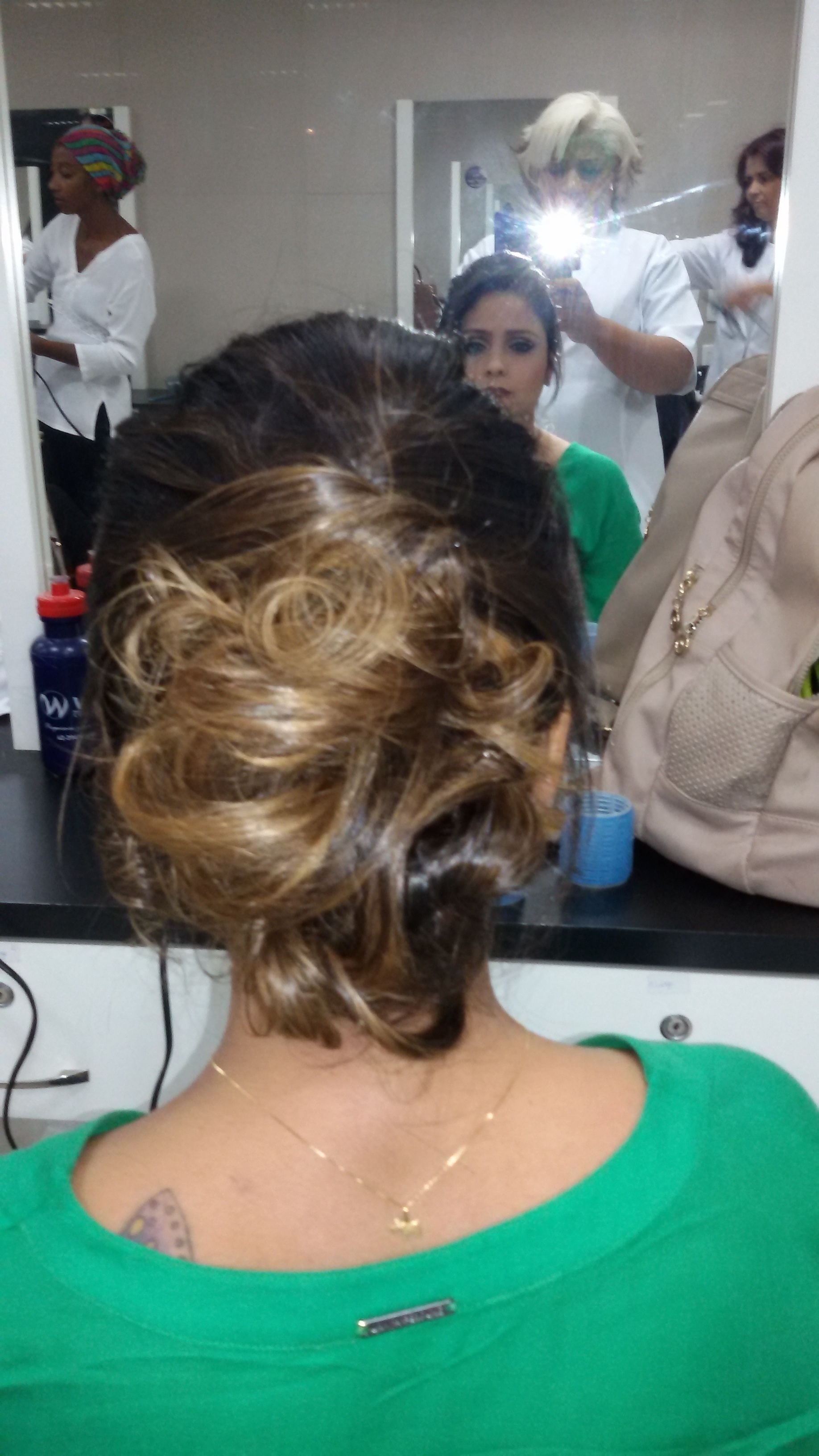 Trabalho de Vani Gomes.  cabeleireiro(a) stylist maquiador(a) massagista visagista