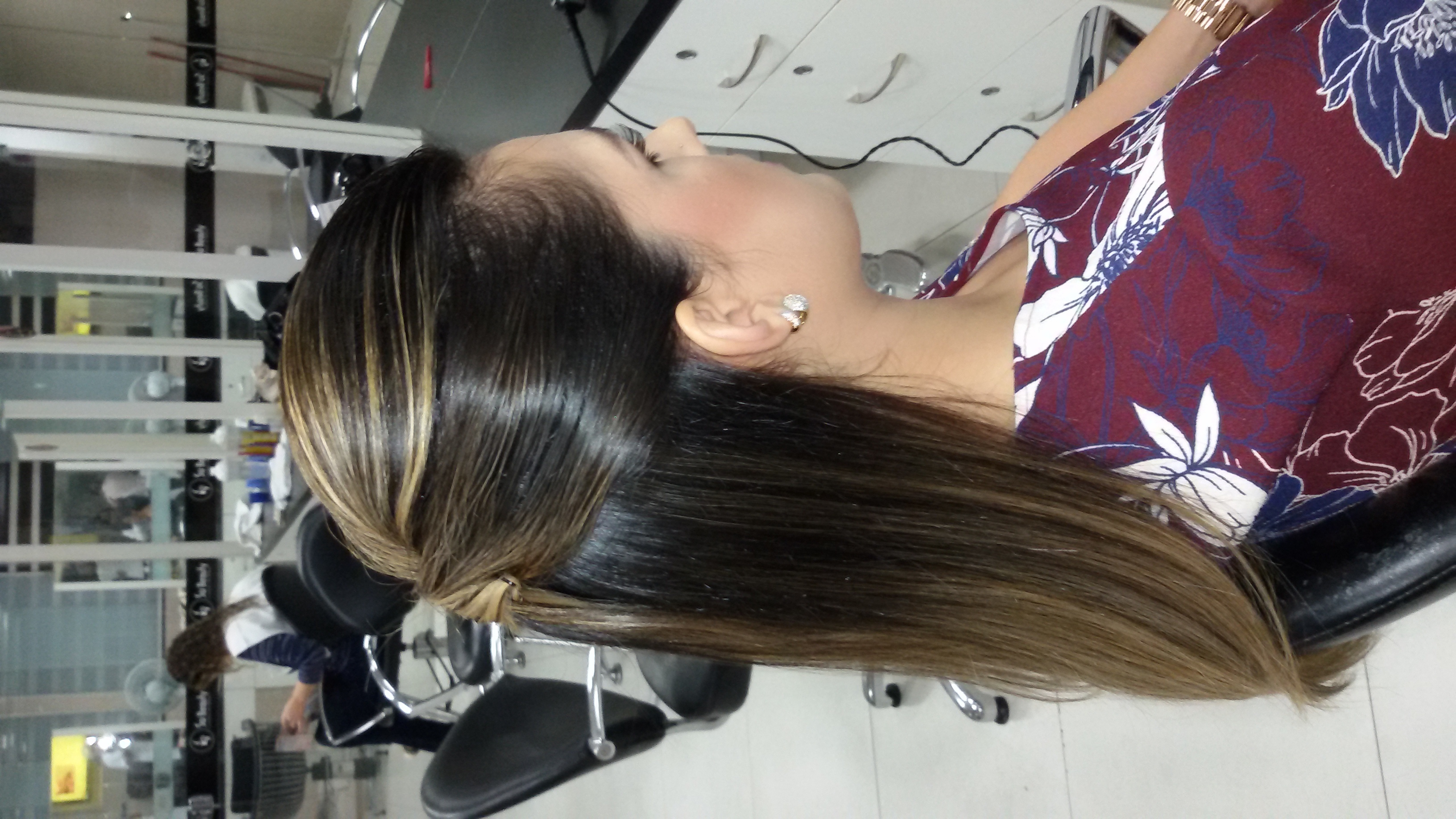 Penteado,  por Vani Gomes.  cabeleireiro(a) stylist maquiador(a) massagista visagista