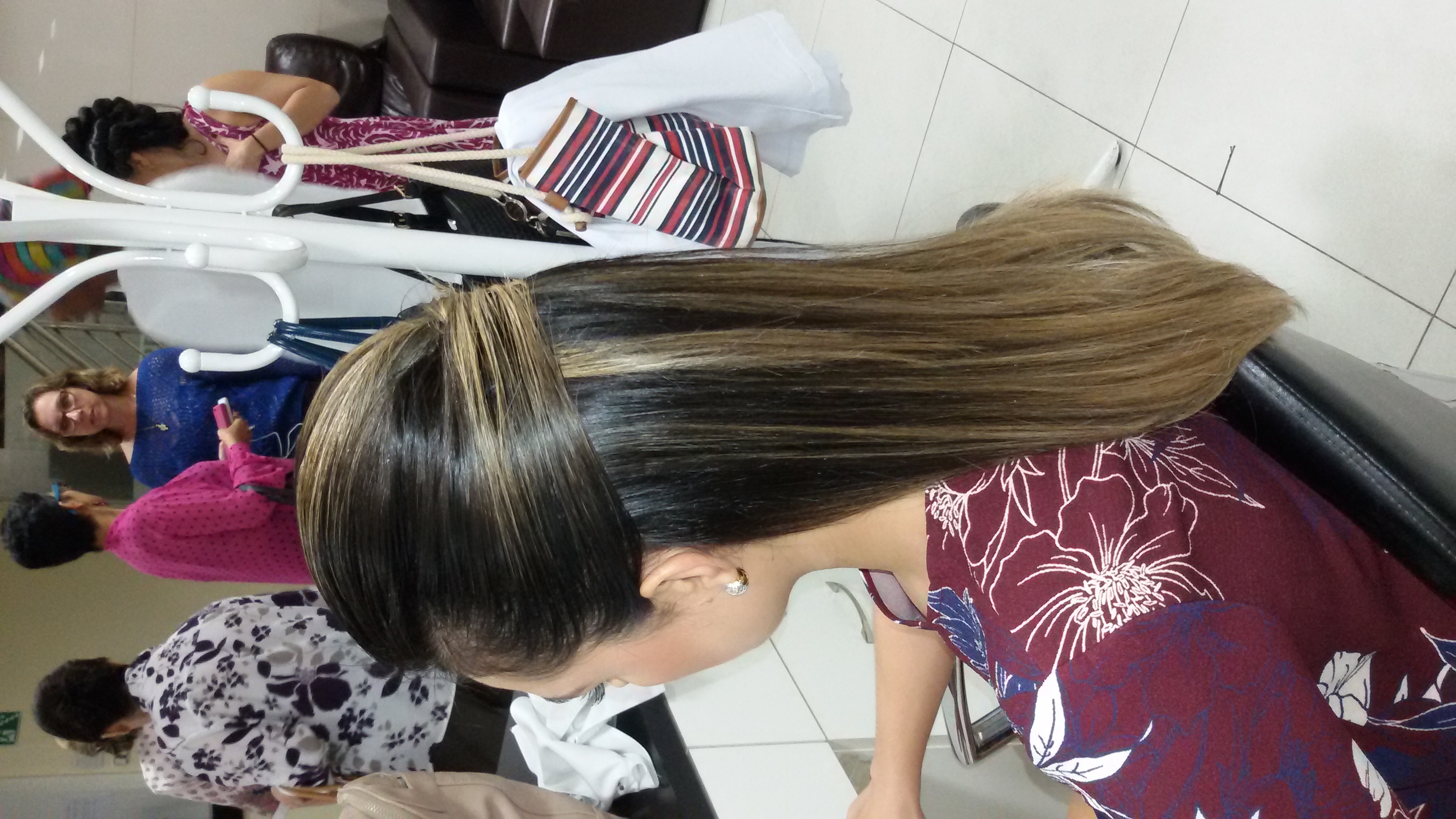 Penteado, por Vani Gomes.  cabeleireiro(a) stylist maquiador(a) massagista visagista
