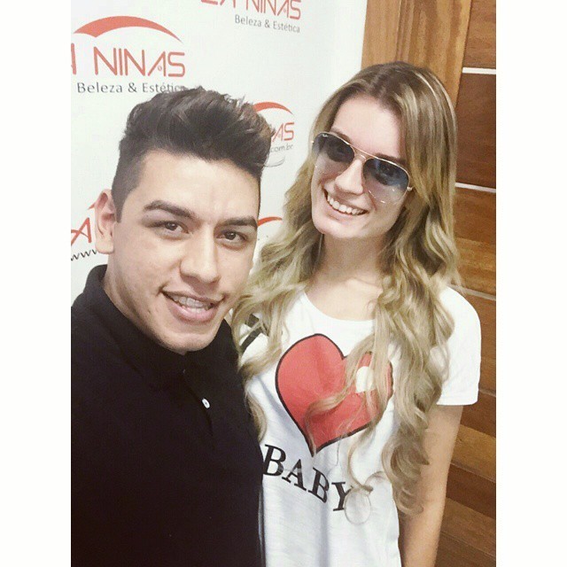 @DjCarolinaLessa Esse é o alongamento da Dj Carolina Lessa feito por mim a técnica utilizada é o ponto americano  cabeleireiro(a)