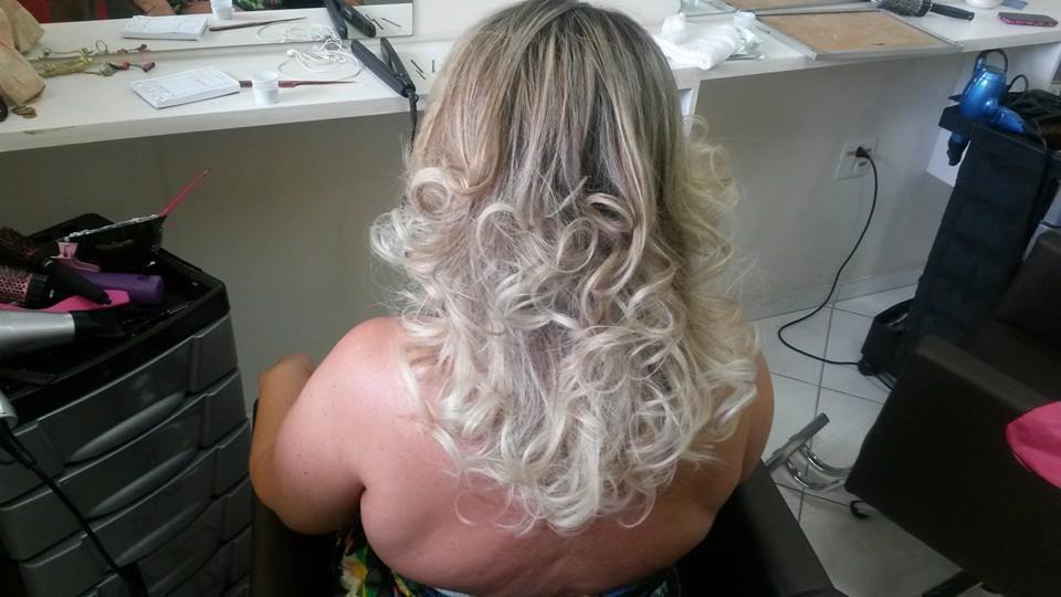 loiro dos sonhos cabeleireiro(a) maquiador(a)