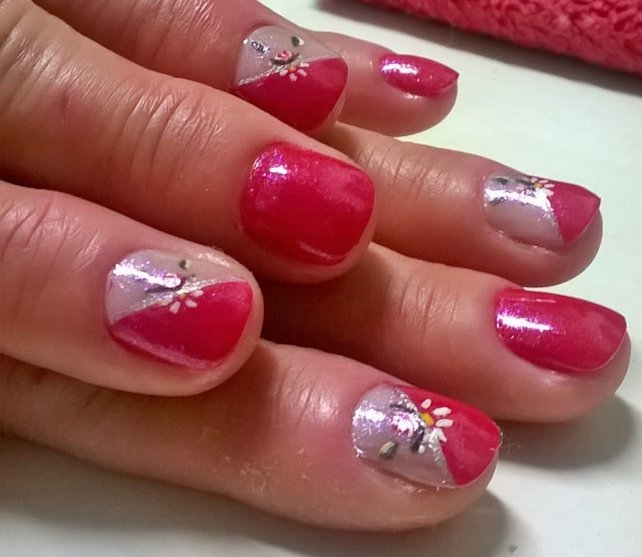 Decorada :) Bom não tenho muita prática em desenhar mas de vez em qndo eu tento rs e até que deu certo! Cliente ficou mto feliz rs ela foi minha cobaia  unhas  manicure e pedicure