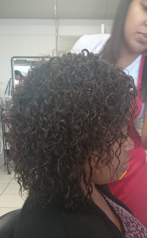 Permanente afro auxiliar cabeleireiro(a)