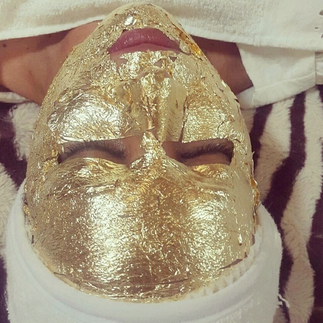 Limpeza de pele de Ouro! Puro glamour .
#limpezadepeledeouro  esteticista